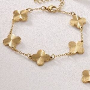 Gold Plated Stainless Steel Clover Bracelet – Minimalist Good Luck Jewelry